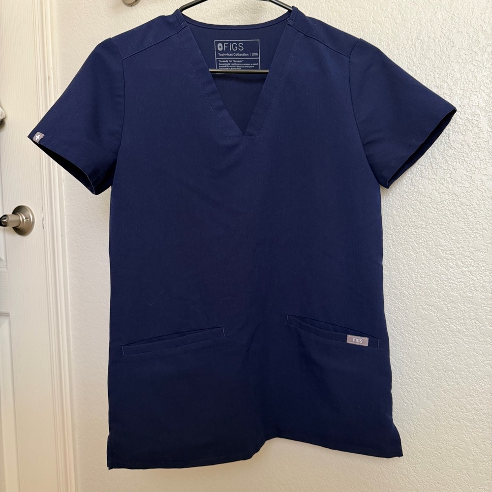 Figs scrub top